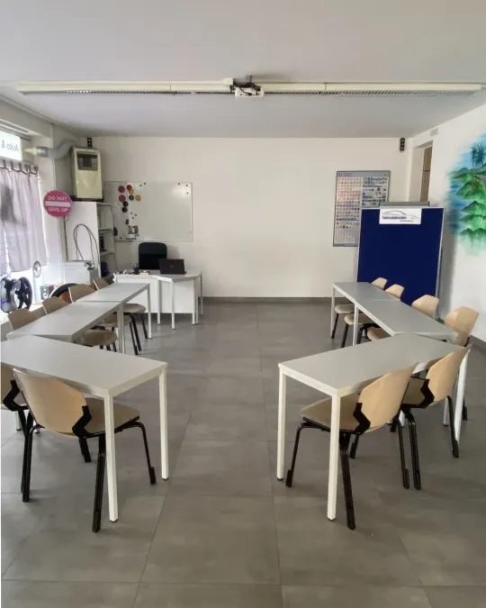 Nothelferkurs Kursraum der Fahrschule Fahrkompass in Dübendorf